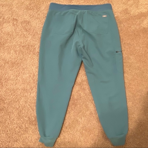 Figs Hydrogreen Scrub Set - Picture 4 of 4